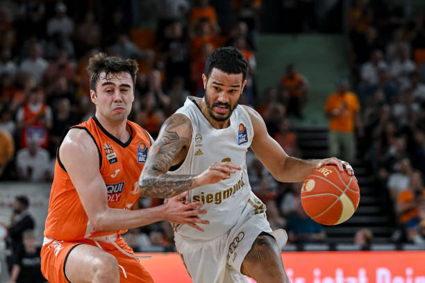 再见穆大叔！穆托姆博因脑癌去世 终年58岁.